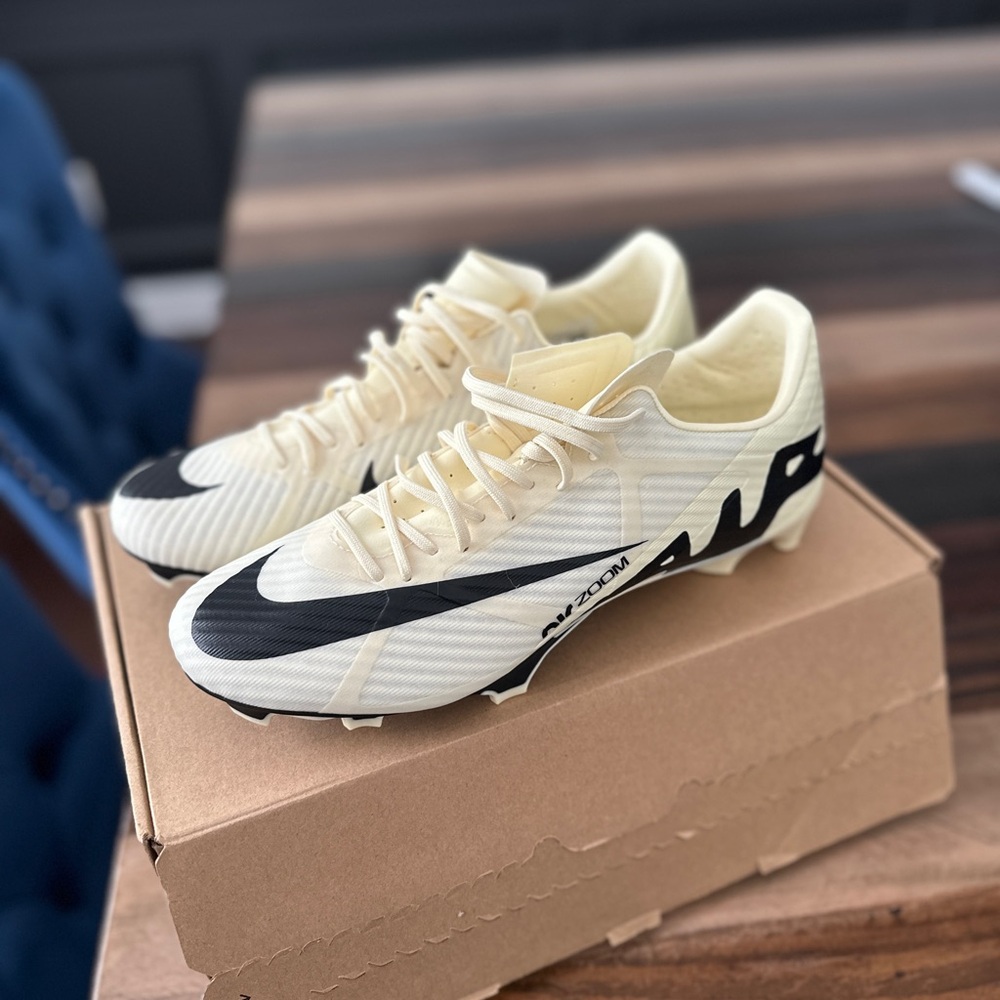 Nike Mercurial Zoom Vapor 15 Academy FG Soccer Cleats